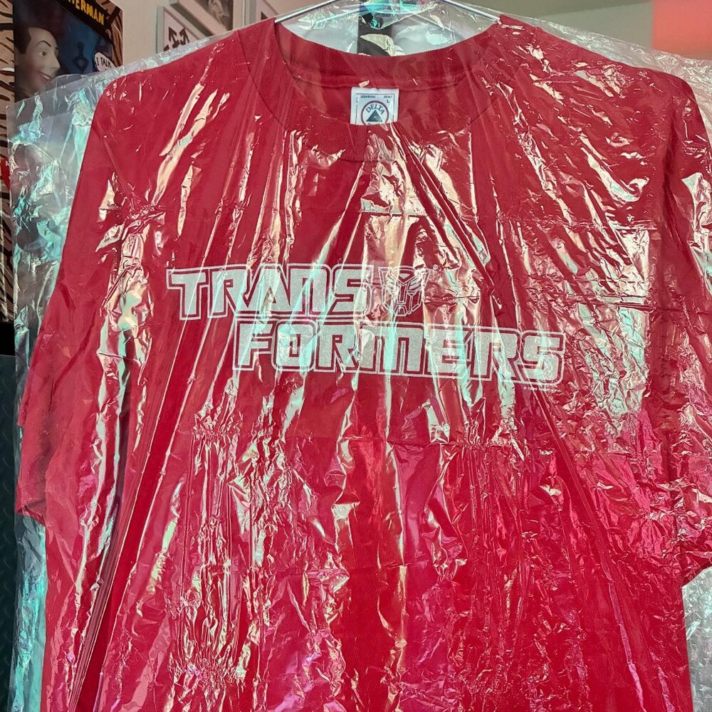 Transformers text logo in silver on red short sleeve shirt men/unisex size L